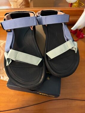 Women’s Teva Hurricane XLT2 Sandals Style: 1019235 / SRMLT Size: 7 NWT